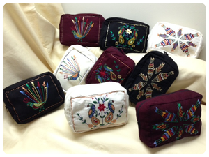 刺繍ポーチ写真 刺繍ポーチ写真